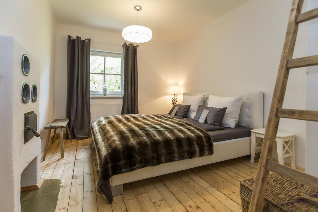 Forest Chalet, 15 Min To Salzburg Olt Town, And Most Beautiful Lakes, Secluded Location, 1,000 Sqm Garden, Mountainview, Panorama Sauna, Bath Whirlpool, Bbq&Bikes&Sunbeds For Free, Up To 10 P Golling an der Salzach Rom bilde