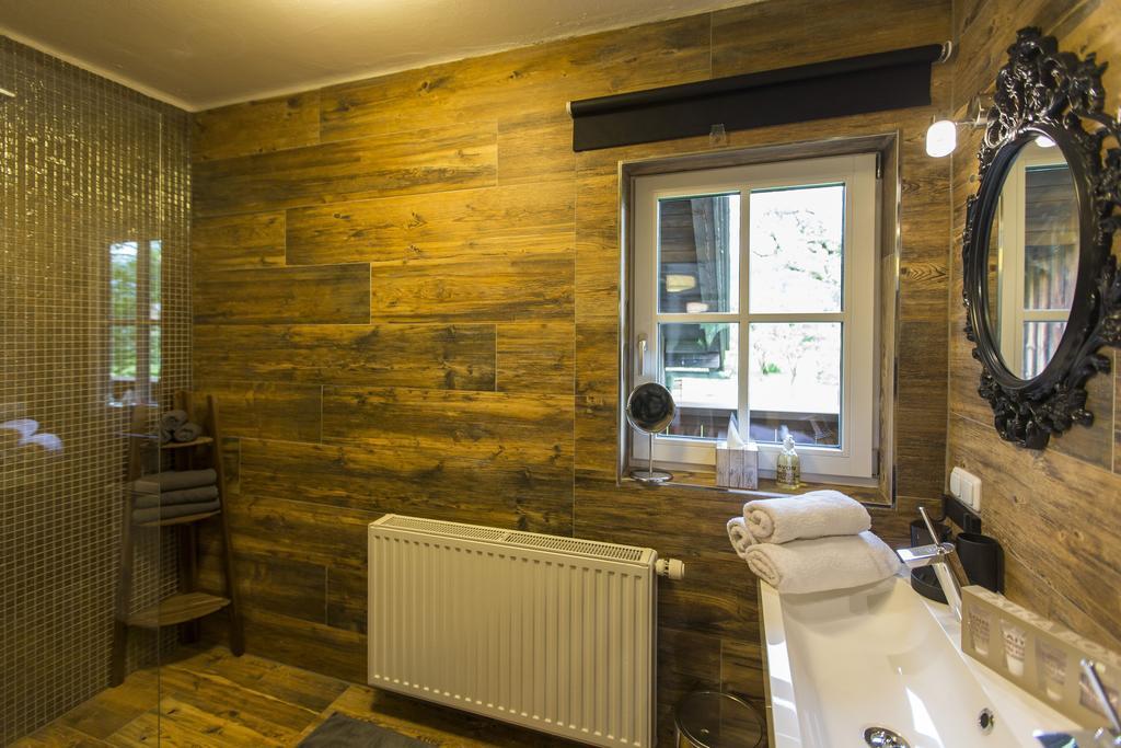 Forest Chalet, 15 Min To Salzburg Olt Town, And Most Beautiful Lakes, Secluded Location, 1,000 Sqm Garden, Mountainview, Panorama Sauna, Bath Whirlpool, Bbq&Bikes&Sunbeds For Free, Up To 10 P Golling an der Salzach Rom bilde