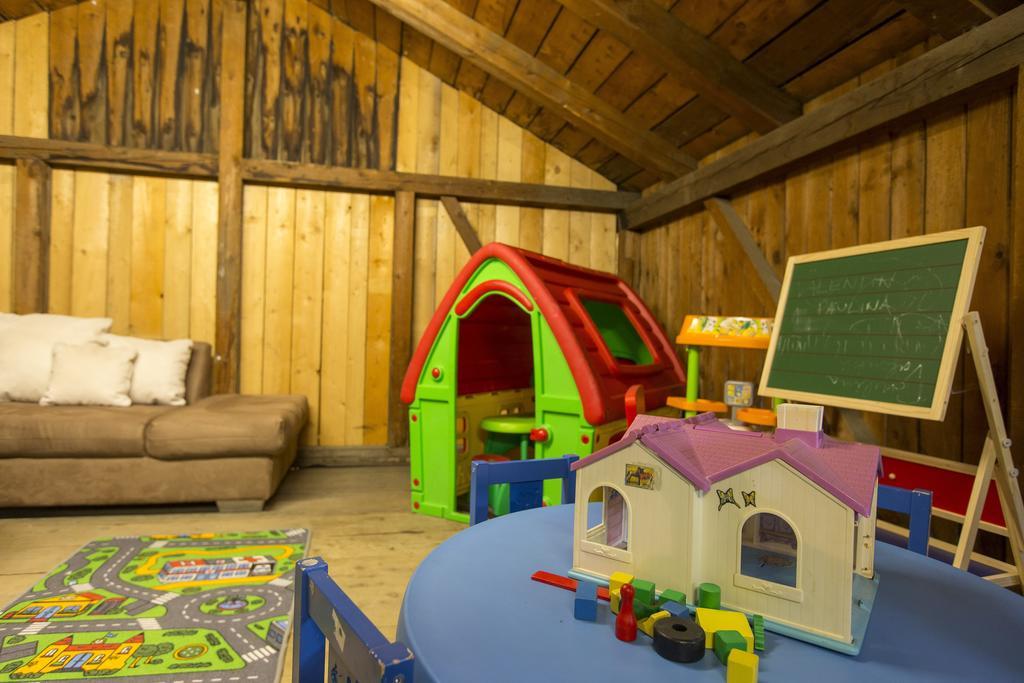 Forest Chalet, 15 Min To Salzburg Olt Town, And Most Beautiful Lakes, Secluded Location, 1,000 Sqm Garden, Mountainview, Panorama Sauna, Bath Whirlpool, Bbq&Bikes&Sunbeds For Free, Up To 10 P Golling an der Salzach Rom bilde