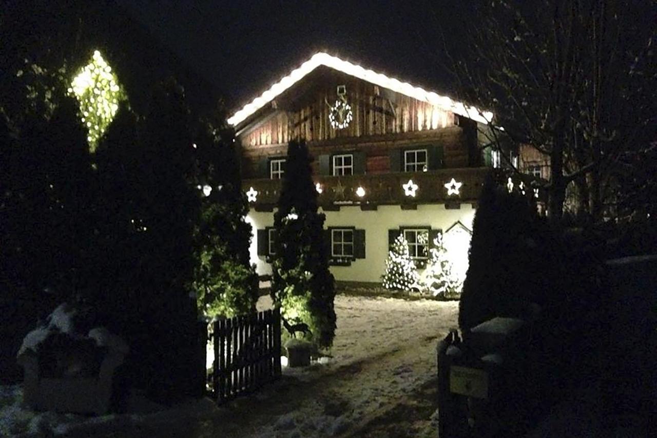 Forest Chalet, 15 Min To Salzburg Olt Town, And Most Beautiful Lakes, Secluded Location, 1,000 Sqm Garden, Mountainview, Panorama Sauna, Bath Whirlpool, Bbq&Bikes&Sunbeds For Free, Up To 10 P Golling an der Salzach Eksteriør bilde